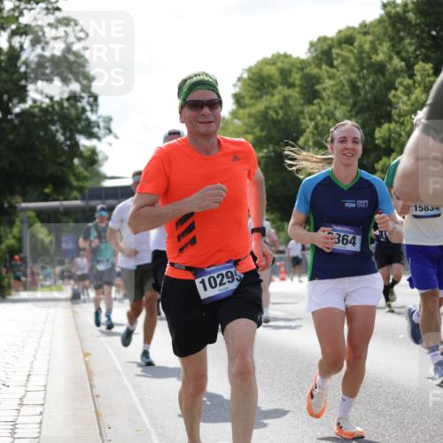 29.06.2025 - hella hamburg halbmarathon Jannik Wohlers http://msf.ph/oto/8277756 29.06.2025 10:02:16 Lombardsbrücke 1702, 1733, 2685, 2712, 2819, 3225, 3630, 3780, 3919, 5734, 6752, 7049, 7888, 8003, 8364, 8624, 8662, 8749, 9006, 9131, 9554, 9986, 10128, 10295, 10539, 11250, 11515, 11702, 11782, 11968, 13184, 13488, 13491, 13932, 14732, 15291, 15394, 15834, 15993, 16233, 16237, 16654, 17077, 17757, 17931, 17939, 18624, 19117, 19146, 19165, 19173, 19176 meine-sportfotos.de