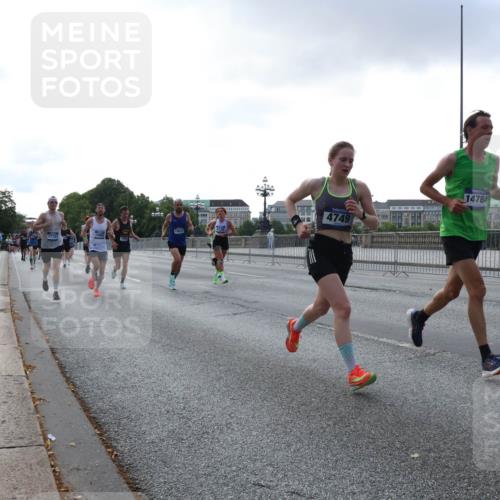 29.06.2025 - hella hamburg halbmarathon Lena Gebhardt http://msf.ph/oto/8277794 29.06.2025 09:45:27 Lombardsbrücke 17151, 4749, 14784, 57, 1707, 1758, 1990, 2689, 2746, 3043, 4050, 4129, 4679, 4698, 4749, 5070, 5269, 5328, 5746, 5826, 6358, 6619, 6781, 7272, 7389, 7481, 7651, 7723, 8190, 8209, 8883, 9137, 9381, 9571, 9634, 10017, 10171, 10486, 10876, 11120, 11169, 11413, 11857, 12049, 12234, 12308, 12595, 12691, 12900, 12988, 13066, 13618, 14028, 14140, 14164, 14289, 15672, 15883, 16157, 16713, 16818, 17428 meine-sportfotos.de