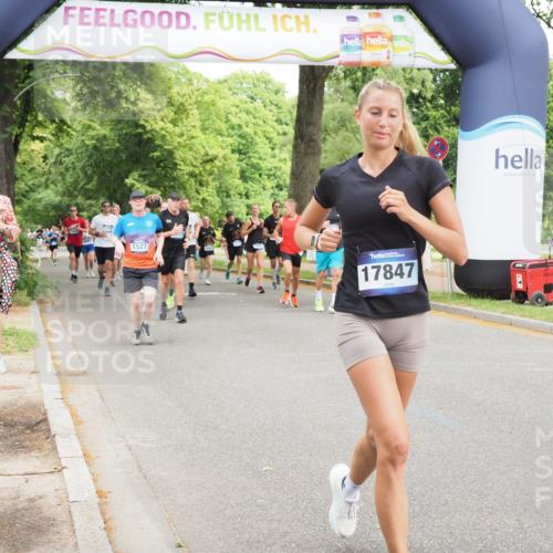 29.06.2025 - hella hamburg halbmarathon MichiJ http://msf.ph/oto/8277831 29.06.2025 10:57:16 Zwischen KM18-KM19 1527, 2277, 3834, 5845, 14497, 16208, 16441, 17847 meine-sportfotos.de