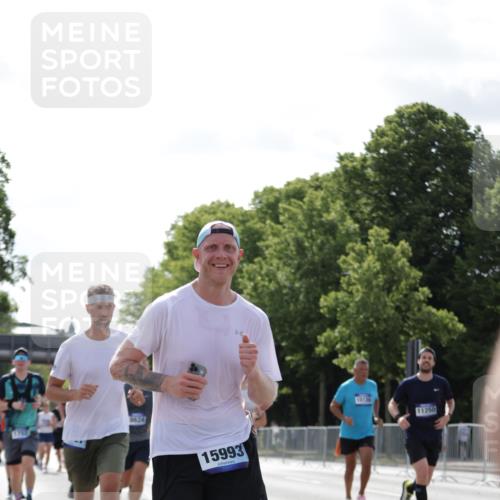 29.06.2025 - hella hamburg halbmarathon Jannik Wohlers http://msf.ph/oto/8277832 29.06.2025 10:02:17 Lombardsbrücke 1702, 2685, 2819, 3225, 3630, 3919, 5734, 6752, 7888, 8003, 8364, 8624, 8662, 8749, 9006, 9554, 9986, 10128, 10295, 10539, 11250, 11515, 11702, 11782, 11968, 13184, 13488, 13491, 14732, 15394, 15698, 15834, 15993, 16233, 16237, 16654, 17077, 17757, 17931, 17939, 19117, 19146, 19165, 19173, 19176 meine-sportfotos.de