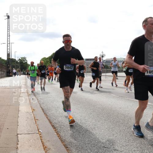 29.06.2025 - hella hamburg halbmarathon Lena Gebhardt http://msf.ph/oto/8277851 29.06.2025 10:20:23 Lombardsbrücke 14014, 3842, 5813, 811, 10414, 10595, 1011, 1046, 1069, 1110, 1115, 1471, 1474, 2053, 2064, 2478, 3278, 3434, 3733, 3842, 4154, 4166, 4422, 4539, 4585, 4614, 4737, 4739, 4754, 4869, 5181, 5397, 5556, 5625, 5659, 5811, 5812, 5831, 5937, 6951, 7018, 7101, 7131, 7137, 7519, 7739, 7744, 7808, 8025, 8387, 8462, 8588, 8738, 9136, 9196, 9722, 9735, 9873, 10041, 10414, 10550, 10595, 10613, 10622, 10647, 10701, 10754, 11028, 11100, 11603, 11835, 11995 meine-sportfotos.de