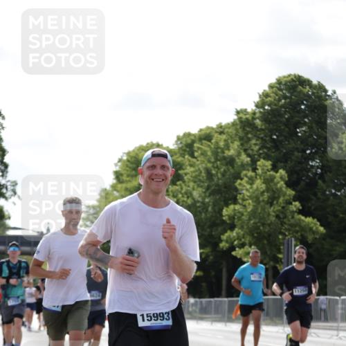 29.06.2025 - hella hamburg halbmarathon Jannik Wohlers http://msf.ph/oto/8277854 29.06.2025 10:02:17 Lombardsbrücke 1702, 2685, 2819, 3225, 3630, 3919, 5734, 6752, 7888, 8003, 8364, 8624, 8662, 8749, 9006, 9554, 9986, 10128, 10295, 10539, 11250, 11515, 11702, 11782, 11968, 13184, 13488, 13491, 14732, 15394, 15698, 15834, 15993, 16233, 16237, 16654, 17077, 17757, 17931, 17939, 19117, 19146, 19165, 19173, 19176 meine-sportfotos.de