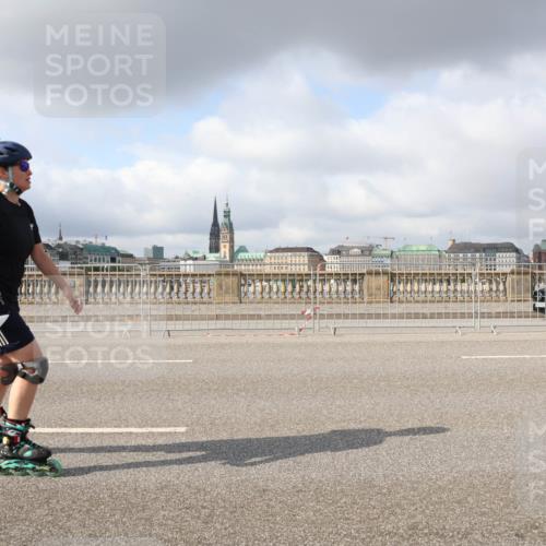 29.06.2025 - hella hamburg halbmarathon Lena Gebhardt http://msf.ph/oto/8277856 29.06.2025 09:05:01 Lombardsbrücke  meine-sportfotos.de