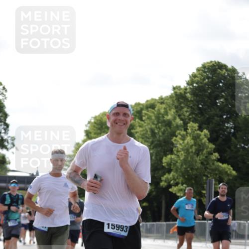 29.06.2025 - hella hamburg halbmarathon Jannik Wohlers http://msf.ph/oto/8277871 29.06.2025 10:02:17 Lombardsbrücke 1702, 2685, 2819, 3225, 3630, 3919, 5734, 6752, 7888, 8003, 8364, 8624, 8662, 8749, 9006, 9554, 9986, 10128, 10295, 10539, 11250, 11515, 11702, 11782, 11968, 13184, 13488, 13491, 14732, 15394, 15698, 15834, 15993, 16233, 16237, 16654, 17077, 17757, 17931, 17939, 19117, 19146, 19165, 19173, 19176 meine-sportfotos.de