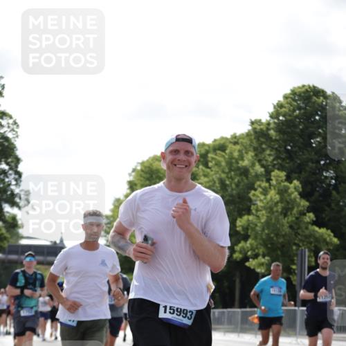 29.06.2025 - hella hamburg halbmarathon Jannik Wohlers http://msf.ph/oto/8277891 29.06.2025 10:02:17 Lombardsbrücke 1702, 2685, 2819, 3225, 3630, 3919, 5734, 6752, 7888, 8003, 8364, 8624, 8662, 8749, 9006, 9554, 9986, 10128, 10295, 10539, 11250, 11515, 11702, 11782, 11968, 13184, 13488, 13491, 14732, 15394, 15698, 15834, 15993, 16233, 16237, 16654, 17077, 17757, 17931, 17939, 19117, 19146, 19165, 19173, 19176 meine-sportfotos.de