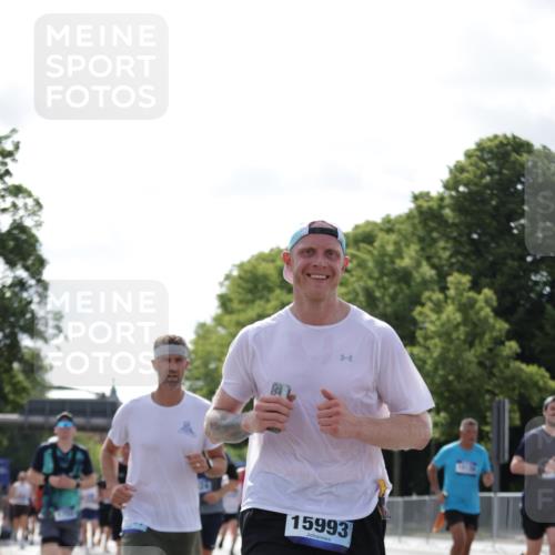 29.06.2025 - hella hamburg halbmarathon Jannik Wohlers http://msf.ph/oto/8277926 29.06.2025 10:02:17 Lombardsbrücke 1702, 2685, 2819, 3225, 3630, 3919, 5734, 6752, 7888, 8003, 8364, 8624, 8662, 8749, 9006, 9554, 9986, 10128, 10295, 10539, 11250, 11515, 11702, 11782, 11968, 13184, 13488, 13491, 14732, 15394, 15698, 15834, 15993, 16233, 16237, 16654, 17077, 17757, 17931, 17939, 19117, 19146, 19165, 19173, 19176 meine-sportfotos.de