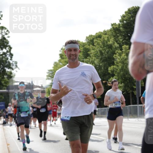 29.06.2025 - hella hamburg halbmarathon Jannik Wohlers http://msf.ph/oto/8277973 29.06.2025 10:02:18 Lombardsbrücke 1702, 2819, 3225, 3630, 3919, 5734, 6752, 6815, 7888, 8003, 8364, 8624, 8662, 8749, 9006, 9554, 9986, 10128, 10295, 10539, 11250, 11515, 11702, 11782, 11968, 13184, 13488, 13491, 14456, 14732, 15394, 15698, 15834, 15993, 16233, 16237, 16654, 17077, 17757, 17931, 17939, 19117, 19146, 19165, 19173, 19176 meine-sportfotos.de