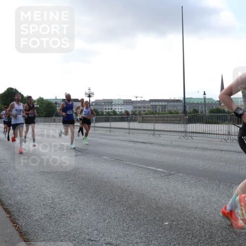 29.06.2025 - hella hamburg halbmarathon Lena Gebhardt http://msf.ph/oto/8277975 29.06.2025 09:45:27 Lombardsbrücke 10011, 4129, 17151, 474, 57, 1707, 1758, 1990, 2689, 2746, 3043, 4050, 4129, 4679, 4698, 4749, 5070, 5269, 5328, 5746, 5826, 6358, 6619, 6781, 7272, 7389, 7481, 7651, 7723, 8190, 8209, 8883, 9137, 9381, 9571, 9634, 10017, 10171, 10486, 10876, 11120, 11169, 11413, 11857, 12049, 12234, 12308, 12595, 12691, 12900, 12988, 13066, 13618, 14028, 14140, 14164, 14289, 15672, 15883, 16157, 16713, 16818, 17428 meine-sportfotos.de