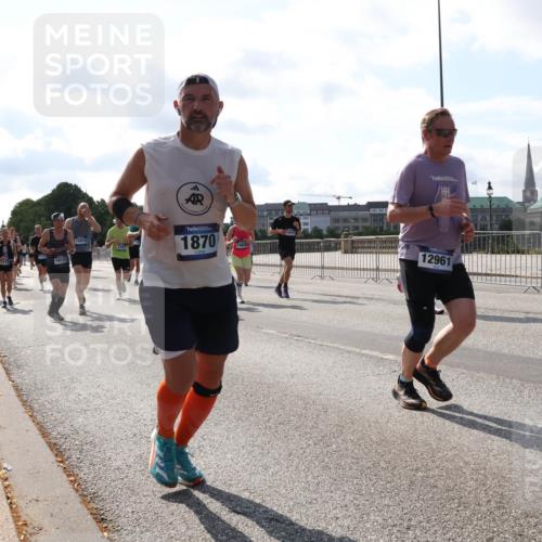 29.06.2025 - hella hamburg halbmarathon Lena Gebhardt http://msf.ph/oto/8277980 29.06.2025 09:57:56 Lombardsbrücke 19120, 15915, 2397, 1870, 14638, 12961, 1034, 1086, 1094, 1179, 1193, 1258, 1320, 1321, 1335, 1422, 1563, 1870, 2070, 2138, 2252, 2397, 2417, 2444, 2448, 2488, 2612, 2636, 2711, 2946, 3058, 3091, 3096, 3114, 3251, 3999, 4261, 4379, 4814, 4986, 5024, 5032, 5305, 5633, 5672, 5775, 5820, 5907, 6164, 6355, 6356, 6374, 6569, 6580, 6585, 6628, 6754, 6776, 6795, 7065, 7134, 7397, 7409, 7478, 7509, 7594, 7646, 7724, 7742, 7930, 7932, 7952, 7973, 7976, 8508 meine-sportfotos.de