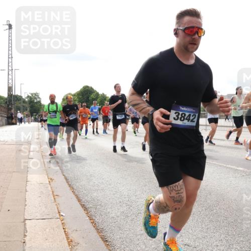29.06.2025 - hella hamburg halbmarathon Lena Gebhardt http://msf.ph/oto/8278007 29.06.2025 10:20:24 Lombardsbrücke 14014, 7101, 3842, 10414, 1011, 1046, 1069, 1110, 1115, 1471, 1474, 2053, 2064, 2478, 2834, 3278, 3434, 3733, 3781, 3842, 4154, 4166, 4288, 4422, 4539, 4585, 4614, 4737, 4739, 4754, 4869, 5181, 5397, 5556, 5625, 5659, 5811, 5812, 5831, 5937, 6951, 7018, 7101, 7131, 7519, 7739, 7744, 7808, 8025, 8387, 8462, 8588, 8738, 9136, 9196, 9722, 9735, 9873, 10041, 10414, 10550, 10595, 10613, 10622, 10647, 10701, 10754, 11028, 11100, 11603, 11835, 11995 meine-sportfotos.de
