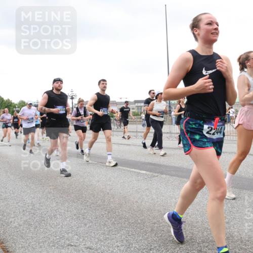 29.06.2025 - hella hamburg halbmarathon Lena Gebhardt http://msf.ph/oto/8278018 29.06.2025 10:54:49 Lombardsbrücke 2586, 19111, 033, 13272, 2244, 14409, 1198, 1949, 2084, 2244, 2532, 2566, 2586, 2632, 3002, 3274, 3761, 3795, 3857, 4191, 4192, 4720, 4971, 5185, 5216, 5392, 5500, 5727, 5882, 5933, 5993, 6023, 6279, 6839, 6982, 7238, 7986, 8012, 8186, 8801, 8803, 9130, 9521, 9596, 10109, 10331, 10471, 10686, 11033, 11226, 11287, 11567, 11569, 11788, 11908, 12147, 12148, 12240, 12268, 12270, 12930, 13272, 13283, 13548, 13944, 13945, 13979, 13980 meine-sportfotos.de