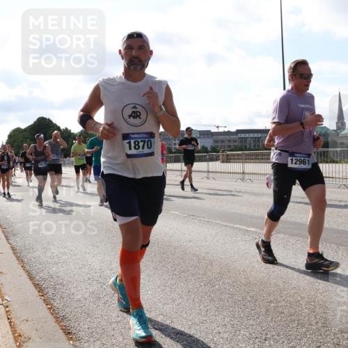 29.06.2025 - hella hamburg halbmarathon Lena Gebhardt http://msf.ph/oto/8278023 29.06.2025 09:57:56 Lombardsbrücke 19120, 5915, 2397, 1870, 12961, 1034, 1086, 1094, 1179, 1193, 1258, 1320, 1321, 1335, 1422, 1563, 1870, 2070, 2138, 2252, 2397, 2417, 2444, 2448, 2488, 2612, 2636, 2711, 2946, 3058, 3091, 3096, 3114, 3251, 3999, 4261, 4379, 4814, 4986, 5024, 5032, 5305, 5633, 5672, 5775, 5820, 5907, 6164, 6355, 6356, 6374, 6569, 6580, 6585, 6628, 6754, 6776, 6795, 7065, 7134, 7397, 7409, 7478, 7509, 7594, 7646, 7724, 7742, 7930, 7932, 7952, 7973, 7976, 8508 meine-sportfotos.de