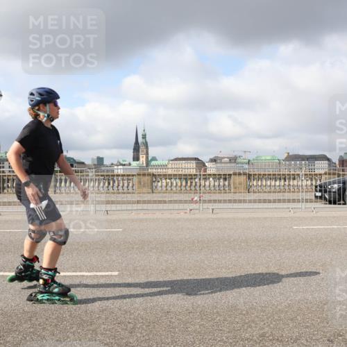 29.06.2025 - hella hamburg halbmarathon Lena Gebhardt http://msf.ph/oto/8278037 29.06.2025 09:05:01 Lombardsbrücke  meine-sportfotos.de