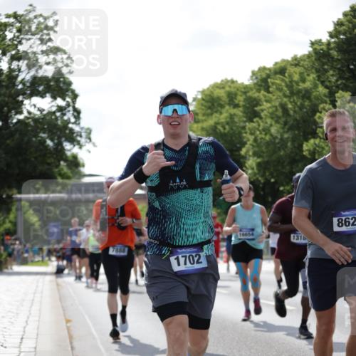 29.06.2025 - hella hamburg halbmarathon Jannik Wohlers http://msf.ph/oto/8278067 29.06.2025 10:02:20 Lombardsbrücke 1702, 2819, 3225, 3630, 3919, 4665, 4904, 5734, 6752, 6815, 6997, 7888, 8003, 8364, 8481, 8483, 8624, 8662, 9006, 9554, 9986, 10128, 10295, 10539, 11250, 11515, 11702, 11782, 11935, 11968, 12908, 13184, 13488, 13491, 14456, 14732, 15217, 15394, 15698, 15834, 15993, 16160, 16233, 16237, 16654, 17757, 17939, 19117, 19146, 19165, 19173, 19176 meine-sportfotos.de