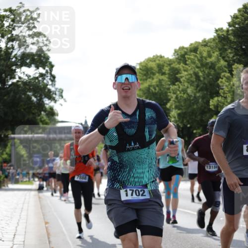 29.06.2025 - hella hamburg halbmarathon Jannik Wohlers http://msf.ph/oto/8278098 29.06.2025 10:02:21 Lombardsbrücke 1702, 2819, 3225, 3630, 3919, 4665, 4904, 5734, 6752, 6815, 6997, 7888, 8003, 8364, 8481, 8483, 8624, 8662, 9006, 9986, 10128, 10295, 10539, 11250, 11515, 11702, 11782, 11935, 11968, 12908, 13184, 13488, 13491, 14224, 14456, 14732, 15217, 15394, 15698, 15834, 15963, 15993, 16160, 16233, 16237, 16654, 17757, 19117, 19146, 19165, 19173, 19176 meine-sportfotos.de