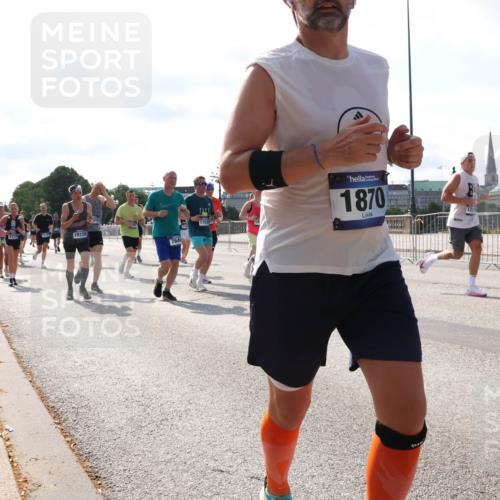 29.06.2025 - hella hamburg halbmarathon Lena Gebhardt http://msf.ph/oto/8278108 29.06.2025 09:57:57 Lombardsbrücke 19120, 7648, 2125, 1753, 1870, 12224, 12961, 1034, 1086, 1094, 1179, 1193, 1258, 1320, 1321, 1335, 1422, 1563, 1870, 2070, 2138, 2252, 2397, 2417, 2444, 2448, 2488, 2612, 2636, 2711, 2946, 3058, 3091, 3096, 3114, 3251, 3999, 4261, 4379, 4814, 4986, 5024, 5032, 5305, 5633, 5672, 5775, 5820, 5907, 6164, 6355, 6356, 6374, 6569, 6580, 6585, 6628, 6754, 6776, 7065, 7134, 7397, 7409, 7478, 7509, 7594, 7646, 7724, 7742, 7930, 7932, 7952, 7973, 7976, 8508 meine-sportfotos.de