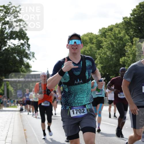 29.06.2025 - hella hamburg halbmarathon Jannik Wohlers http://msf.ph/oto/8278112 29.06.2025 10:02:21 Lombardsbrücke 1702, 2819, 3225, 3630, 3919, 4665, 4904, 5734, 6752, 6815, 6997, 7888, 8003, 8364, 8481, 8483, 8624, 8662, 9006, 9986, 10128, 10295, 10539, 11250, 11515, 11702, 11782, 11935, 11968, 12908, 13184, 13488, 13491, 14224, 14456, 14732, 15217, 15394, 15698, 15834, 15963, 15993, 16160, 16233, 16237, 16654, 17757, 19117, 19146, 19165, 19173, 19176 meine-sportfotos.de