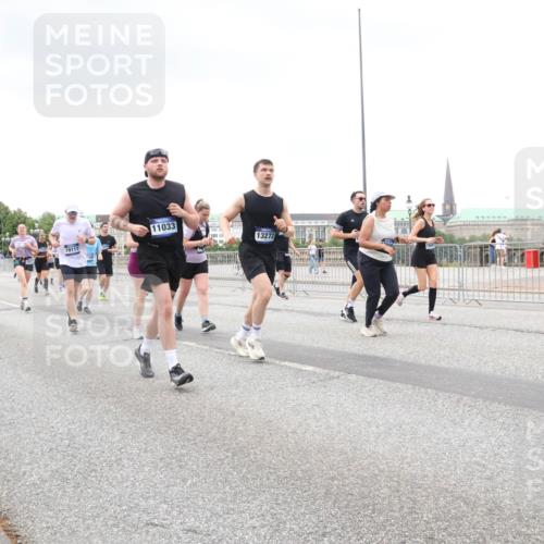 29.06.2025 - hella hamburg halbmarathon Lena Gebhardt http://msf.ph/oto/8278131 29.06.2025 10:54:49 Lombardsbrücke 9521, 2586, 19111, 119, 11033, 13272, 1198, 1949, 2084, 2244, 2532, 2566, 2586, 2632, 3002, 3274, 3761, 3795, 3857, 4191, 4192, 4720, 4971, 5185, 5216, 5392, 5500, 5727, 5882, 5933, 5993, 6023, 6279, 6839, 6982, 7238, 7986, 8012, 8186, 8801, 8803, 9130, 9521, 9596, 10109, 10331, 10471, 10686, 11033, 11226, 11287, 11567, 11569, 11788, 11908, 12147, 12148, 12240, 12268, 12270, 12930, 13272, 13283, 13548, 13944, 13945, 13979, 13980 meine-sportfotos.de