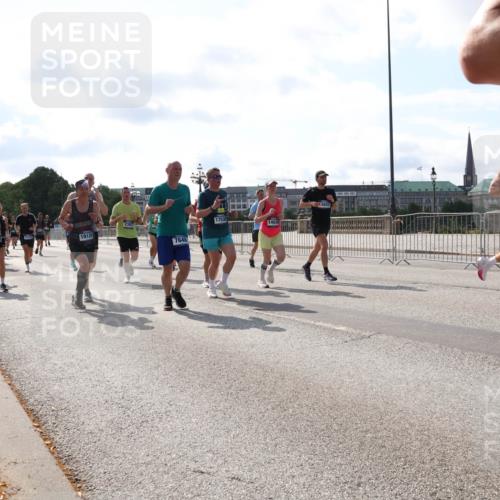 29.06.2025 - hella hamburg halbmarathon Lena Gebhardt http://msf.ph/oto/8278162 29.06.2025 09:57:57 Lombardsbrücke 5775, 19120, 2397, 17530, 7646, 12224, 1034, 1086, 1094, 1179, 1193, 1258, 1320, 1321, 1335, 1422, 1563, 1870, 2070, 2138, 2252, 2397, 2417, 2444, 2448, 2488, 2612, 2636, 2711, 2946, 3058, 3091, 3096, 3114, 3251, 3999, 4261, 4379, 4814, 4986, 5024, 5032, 5305, 5633, 5672, 5775, 5820, 5907, 6164, 6355, 6356, 6374, 6569, 6580, 6585, 6628, 6754, 6776, 7065, 7134, 7397, 7409, 7478, 7509, 7594, 7646, 7724, 7742, 7930, 7932, 7952, 7973, 7976, 8508 meine-sportfotos.de