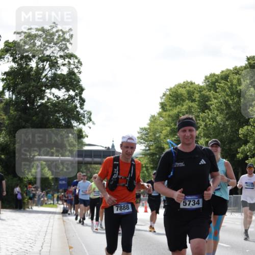 29.06.2025 - hella hamburg halbmarathon Jannik Wohlers http://msf.ph/oto/8278191 29.06.2025 10:02:22 Lombardsbrücke 1702, 2819, 3225, 3630, 3919, 4665, 4904, 5734, 6752, 6815, 6997, 7888, 8003, 8364, 8481, 8483, 8624, 8662, 9006, 9986, 10128, 10295, 10539, 11250, 11515, 11702, 11782, 11935, 11968, 12908, 13184, 13488, 13491, 14224, 14456, 14732, 15217, 15394, 15698, 15834, 15963, 15993, 16160, 16233, 16237, 16654, 17757, 19173, 19176 meine-sportfotos.de