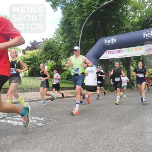 29.06.2025 - hella hamburg halbmarathon KatJ http://msf.ph/oto/8278211 29.06.2025 10:40:29 Zwischen KM18-KM19 1061, 1499, 1549, 2074, 4770, 6628, 6877, 6897 meine-sportfotos.de