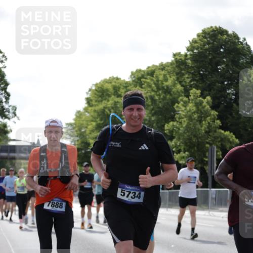 29.06.2025 - hella hamburg halbmarathon Jannik Wohlers http://msf.ph/oto/8278261 29.06.2025 10:02:22 Lombardsbrücke 1702, 2819, 3225, 3630, 3919, 4665, 4904, 5734, 6752, 6815, 6997, 7888, 8003, 8364, 8481, 8483, 8624, 8662, 9006, 9986, 10128, 10295, 10539, 11250, 11515, 11702, 11782, 11935, 11968, 12908, 13184, 13488, 13491, 14224, 14456, 14732, 15217, 15394, 15698, 15834, 15963, 15993, 16160, 16233, 16237, 16654, 17757, 19173, 19176 meine-sportfotos.de