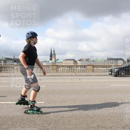 29.06.2025 - hella hamburg halbmarathon Lena Gebhardt http://msf.ph/oto/8278265 29.06.2025 09:05:01 Lombardsbrücke  meine-sportfotos.de