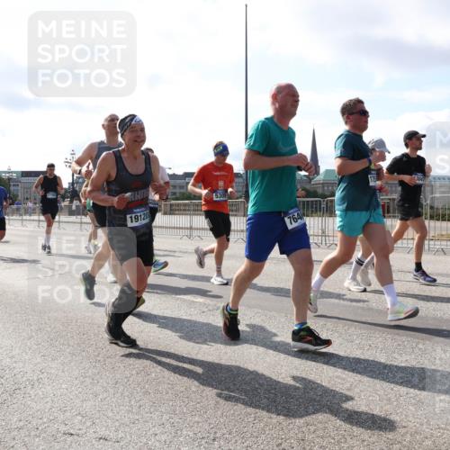 29.06.2025 - hella hamburg halbmarathon Lena Gebhardt http://msf.ph/oto/8278283 29.06.2025 09:57:59 Lombardsbrücke 15125, 5775, 2612, 17765, 19120, 5305, 764, 175, 3047, 1034, 1094, 1179, 1190, 1193, 1258, 1320, 1321, 1335, 1422, 1563, 1870, 2070, 2138, 2397, 2417, 2444, 2448, 2488, 2612, 2636, 2711, 2946, 3058, 3091, 3096, 3114, 3251, 3999, 4261, 4379, 4814, 5024, 5032, 5093, 5305, 5633, 5672, 5775, 5820, 5907, 6164, 6355, 6356, 6374, 6569, 6580, 6585, 6628, 6754, 6776, 7065, 7134, 7397, 7409, 7478, 7509, 7594, 7646, 7724, 7896, 7930, 7932, 7952, 7973, 7976, 8508 meine-sportfotos.de