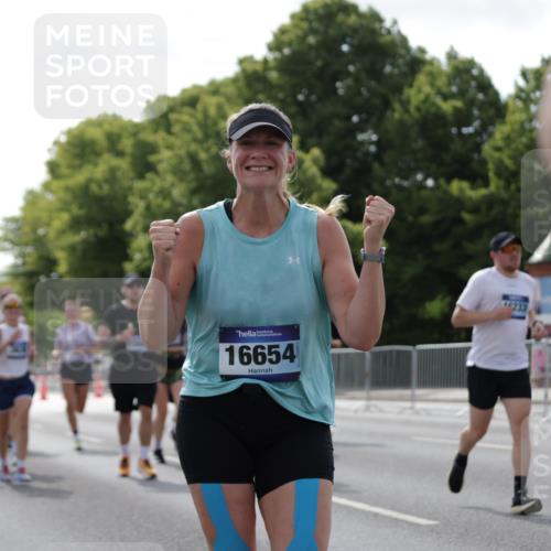 29.06.2025 - hella hamburg halbmarathon Jannik Wohlers http://msf.ph/oto/8278313 29.06.2025 10:02:24 Lombardsbrücke 1702, 2819, 3225, 3630, 3919, 4204, 4665, 4904, 5734, 6752, 6815, 6997, 7888, 8003, 8364, 8481, 8483, 8624, 8662, 9006, 9986, 10128, 10295, 10539, 11250, 11515, 11935, 11968, 12908, 13184, 13488, 13491, 14224, 14456, 14732, 15217, 15394, 15698, 15834, 15963, 15993, 16160, 16233, 16237, 16654, 17757, 19173 meine-sportfotos.de
