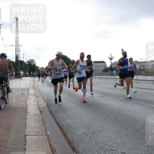29.06.2025 - hella hamburg halbmarathon Lena Gebhardt http://msf.ph/oto/8278347 29.06.2025 09:45:28 Lombardsbrücke 17151, 12691, 10017, 29, 26, 0, 57, 1707, 1758, 1990, 2689, 2746, 3043, 4050, 4129, 4679, 4698, 4749, 5070, 5269, 5328, 5746, 5826, 6358, 6619, 6781, 7272, 7389, 7481, 7651, 7723, 8190, 8209, 8883, 9137, 9381, 9571, 9634, 10017, 10171, 10486, 10876, 11120, 11169, 11413, 11857, 12049, 12234, 12308, 12595, 12691, 12900, 12988, 13066, 13618, 14028, 14140, 14289, 15672, 15883, 16157, 16713, 16818, 17428 meine-sportfotos.de