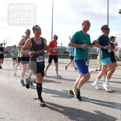 29.06.2025 - hella hamburg halbmarathon Lena Gebhardt http://msf.ph/oto/8278365 29.06.2025 09:57:59 Lombardsbrücke 17765, 17642, 1591, 19120, 5305, 2138, 764, 175, 1034, 1094, 1179, 1190, 1193, 1258, 1320, 1321, 1335, 1422, 1563, 1870, 2070, 2138, 2397, 2417, 2444, 2448, 2488, 2612, 2636, 2711, 2946, 3058, 3091, 3096, 3114, 3251, 3999, 4261, 4379, 4814, 5024, 5032, 5093, 5305, 5633, 5672, 5775, 5820, 5907, 6164, 6355, 6356, 6374, 6569, 6580, 6585, 6628, 6754, 6776, 7065, 7134, 7397, 7409, 7478, 7509, 7594, 7646, 7724, 7896, 7930, 7932, 7952, 7973, 7976, 8508 meine-sportfotos.de