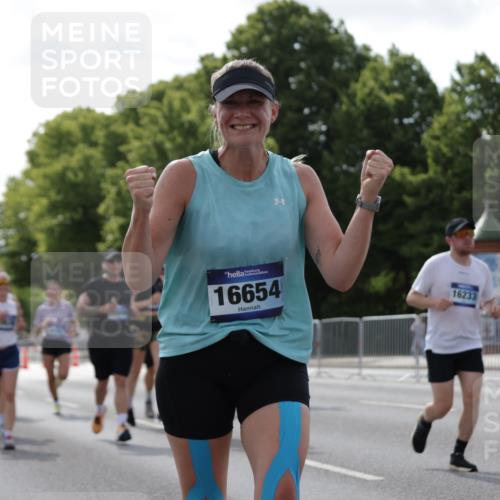 29.06.2025 - hella hamburg halbmarathon Jannik Wohlers http://msf.ph/oto/8278401 29.06.2025 10:02:24 Lombardsbrücke 1702, 2819, 3225, 3630, 3919, 4204, 4665, 4904, 5734, 6752, 6815, 6997, 7888, 8003, 8364, 8481, 8483, 8624, 8662, 9006, 9986, 10128, 10295, 10539, 11250, 11515, 11935, 11968, 12908, 13184, 13488, 13491, 14224, 14456, 14732, 15217, 15394, 15698, 15834, 15963, 15993, 16160, 16233, 16237, 16654, 17757, 19173 meine-sportfotos.de