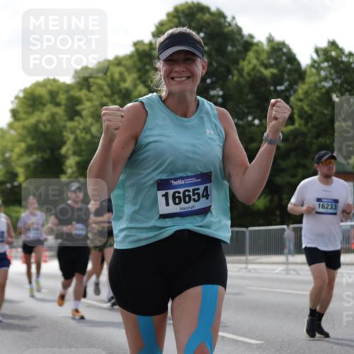 29.06.2025 - hella hamburg halbmarathon Jannik Wohlers http://msf.ph/oto/8278406 29.06.2025 10:02:24 Lombardsbrücke 1702, 2819, 3225, 3630, 3919, 4204, 4665, 4904, 5734, 6752, 6815, 6997, 7888, 8003, 8364, 8481, 8483, 8624, 8662, 9006, 9986, 10128, 10295, 10539, 11250, 11515, 11935, 11968, 12908, 13184, 13488, 13491, 14224, 14456, 14732, 15217, 15394, 15698, 15834, 15963, 15993, 16160, 16233, 16237, 16654, 17757, 19173 meine-sportfotos.de