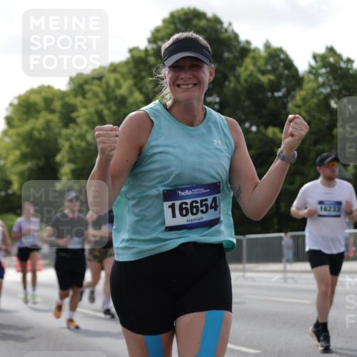 29.06.2025 - hella hamburg halbmarathon Jannik Wohlers http://msf.ph/oto/8278409 29.06.2025 10:02:25 Lombardsbrücke 1702, 2819, 3225, 3630, 3919, 4204, 4665, 4904, 5734, 6752, 6815, 6997, 7888, 8364, 8481, 8483, 8624, 8662, 9006, 9986, 10128, 10295, 10539, 11250, 11515, 11935, 11968, 12908, 13184, 14224, 14456, 14732, 15217, 15394, 15698, 15834, 15963, 15993, 16160, 16233, 16237, 16654, 17757, 19173 meine-sportfotos.de