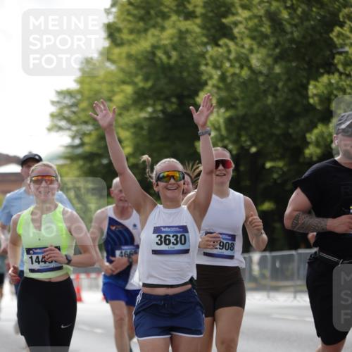 29.06.2025 - hella hamburg halbmarathon Jannik Wohlers http://msf.ph/oto/8278434 29.06.2025 10:02:26 Lombardsbrücke 2819, 3225, 3630, 3919, 4204, 4613, 4665, 4904, 5734, 6752, 6815, 6997, 7888, 8364, 8481, 8483, 8614, 8624, 9006, 10128, 10295, 10539, 11250, 11515, 11935, 11968, 12908, 13184, 14224, 14456, 14732, 15217, 15394, 15698, 15834, 15963, 15993, 16160, 16233, 16237, 16654, 17757, 19173 meine-sportfotos.de