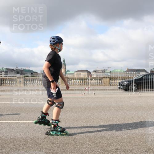 29.06.2025 - hella hamburg halbmarathon Lena Gebhardt http://msf.ph/oto/8278460 29.06.2025 09:05:02 Lombardsbrücke  meine-sportfotos.de