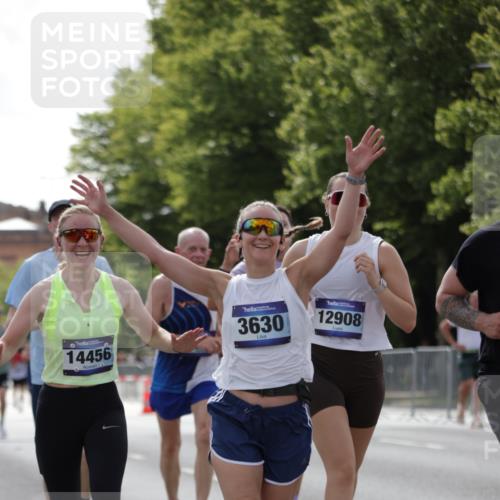 29.06.2025 - hella hamburg halbmarathon Jannik Wohlers http://msf.ph/oto/8278471 29.06.2025 10:02:26 Lombardsbrücke 2819, 3225, 3630, 3919, 4204, 4613, 4665, 4904, 5734, 6752, 6815, 6997, 7888, 8364, 8481, 8483, 8614, 8624, 9006, 10128, 10295, 10539, 11250, 11515, 11935, 11968, 12908, 13184, 14224, 14456, 14732, 15217, 15394, 15698, 15834, 15963, 15993, 16160, 16233, 16237, 16654, 17757, 19173 meine-sportfotos.de