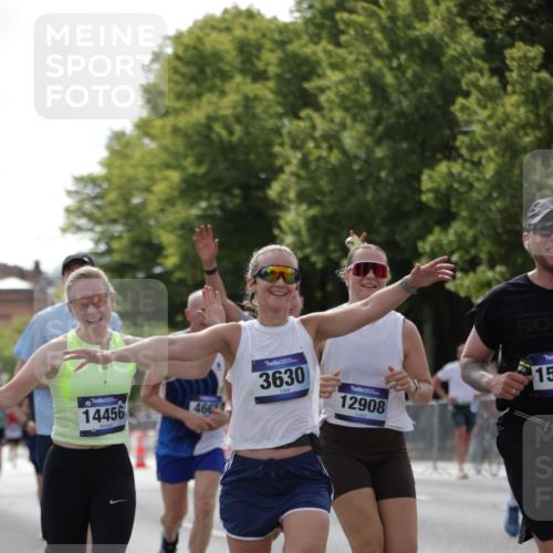 29.06.2025 - hella hamburg halbmarathon Jannik Wohlers http://msf.ph/oto/8278487 29.06.2025 10:02:26 Lombardsbrücke 2819, 3225, 3630, 3919, 4204, 4613, 4665, 4904, 5734, 6752, 6815, 6997, 7888, 8364, 8481, 8483, 8614, 8624, 9006, 10128, 10295, 10539, 11250, 11515, 11935, 11968, 12908, 13184, 14224, 14456, 14732, 15217, 15394, 15698, 15834, 15963, 15993, 16160, 16233, 16237, 16654, 17757, 19173 meine-sportfotos.de