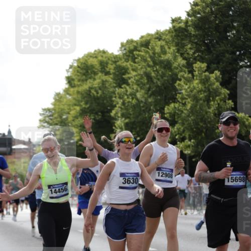 29.06.2025 - hella hamburg halbmarathon Jannik Wohlers http://msf.ph/oto/8278505 29.06.2025 10:02:26 Lombardsbrücke 2819, 3225, 3630, 3919, 4204, 4613, 4665, 4904, 5734, 6752, 6815, 6997, 7888, 8364, 8481, 8483, 8614, 8624, 9006, 10128, 10295, 10539, 11250, 11515, 11935, 11968, 12908, 13184, 14224, 14456, 14732, 15217, 15394, 15698, 15834, 15963, 15993, 16160, 16233, 16237, 16654, 17757, 19173 meine-sportfotos.de