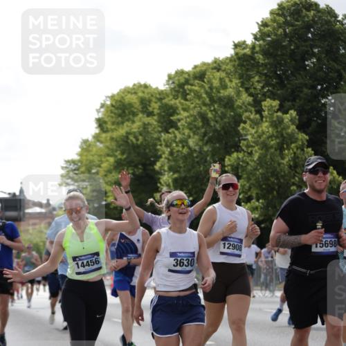 29.06.2025 - hella hamburg halbmarathon Jannik Wohlers http://msf.ph/oto/8278509 29.06.2025 10:02:27 Lombardsbrücke 1482, 3630, 3919, 4204, 4613, 4665, 4904, 5734, 6752, 6815, 6997, 7888, 8364, 8481, 8483, 8614, 8624, 9006, 10128, 10295, 11250, 11515, 11935, 11968, 12908, 13184, 14224, 14456, 14732, 15217, 15394, 15698, 15834, 15963, 15993, 16160, 16233, 16237, 16654, 17757 meine-sportfotos.de