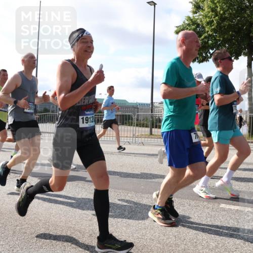 29.06.2025 - hella hamburg halbmarathon Lena Gebhardt http://msf.ph/oto/8278511 29.06.2025 09:57:59 Lombardsbrücke 397, 5915, 1912, 78, 1034, 1094, 1179, 1190, 1193, 1258, 1320, 1321, 1335, 1422, 1563, 1870, 2070, 2138, 2397, 2417, 2444, 2448, 2488, 2612, 2636, 2711, 2946, 3058, 3091, 3096, 3114, 3251, 3999, 4261, 4379, 4814, 5024, 5032, 5093, 5305, 5633, 5672, 5775, 5820, 5907, 6164, 6355, 6356, 6374, 6569, 6580, 6585, 6628, 6754, 6776, 7065, 7134, 7397, 7409, 7478, 7509, 7594, 7646, 7724, 7896, 7930, 7932, 7952, 7973, 7976, 8508 meine-sportfotos.de