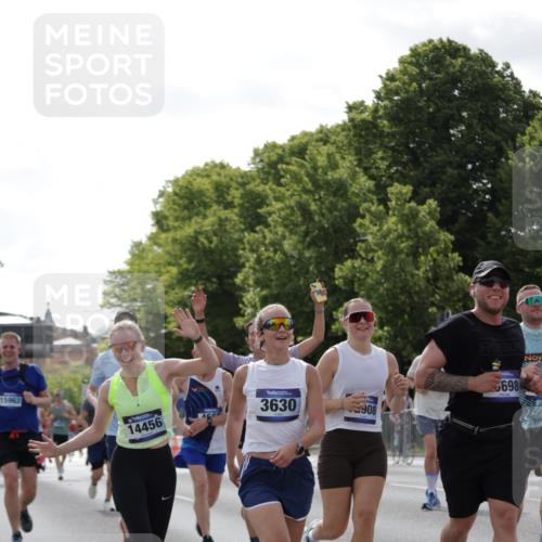 29.06.2025 - hella hamburg halbmarathon Jannik Wohlers http://msf.ph/oto/8278520 29.06.2025 10:02:27 Lombardsbrücke 1482, 3630, 3919, 4204, 4613, 4665, 4904, 5734, 6752, 6815, 6997, 7888, 8364, 8481, 8483, 8614, 8624, 9006, 10128, 10295, 11250, 11515, 11935, 11968, 12908, 13184, 14224, 14456, 14732, 15217, 15394, 15698, 15834, 15963, 15993, 16160, 16233, 16237, 16654, 17757 meine-sportfotos.de