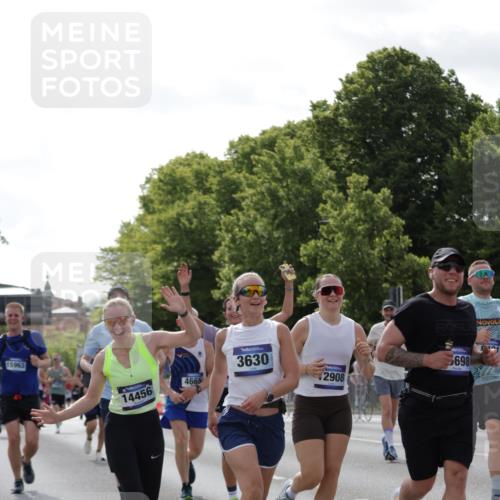 29.06.2025 - hella hamburg halbmarathon Jannik Wohlers http://msf.ph/oto/8278529 29.06.2025 10:02:27 Lombardsbrücke 1482, 3630, 3919, 4204, 4613, 4665, 4904, 5734, 6752, 6815, 6997, 7888, 8364, 8481, 8483, 8614, 8624, 9006, 10128, 10295, 11250, 11515, 11935, 11968, 12908, 13184, 14224, 14456, 14732, 15217, 15394, 15698, 15834, 15963, 15993, 16160, 16233, 16237, 16654, 17757 meine-sportfotos.de