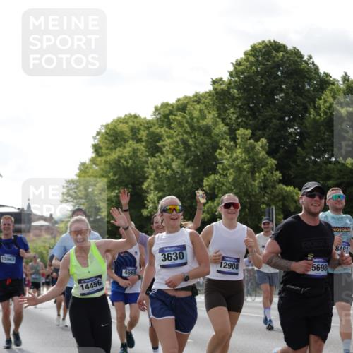 29.06.2025 - hella hamburg halbmarathon Jannik Wohlers http://msf.ph/oto/8278536 29.06.2025 10:02:27 Lombardsbrücke 1482, 3630, 3919, 4204, 4613, 4665, 4904, 5734, 6752, 6815, 6997, 7888, 8364, 8481, 8483, 8614, 8624, 9006, 10128, 10295, 11250, 11515, 11935, 11968, 12908, 13184, 14224, 14456, 14732, 15217, 15394, 15698, 15834, 15963, 15993, 16160, 16233, 16237, 16654, 17757 meine-sportfotos.de