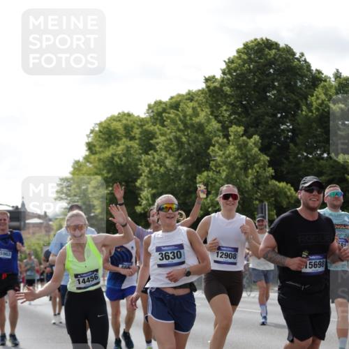 29.06.2025 - hella hamburg halbmarathon Jannik Wohlers http://msf.ph/oto/8278543 29.06.2025 10:02:27 Lombardsbrücke 1482, 3630, 3919, 4204, 4613, 4665, 4904, 5734, 6752, 6815, 6997, 7888, 8364, 8481, 8483, 8614, 8624, 9006, 10128, 10295, 11250, 11515, 11935, 11968, 12908, 13184, 14224, 14456, 14732, 15217, 15394, 15698, 15834, 15963, 15993, 16160, 16233, 16237, 16654, 17757 meine-sportfotos.de