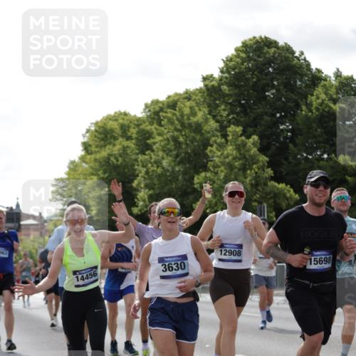 29.06.2025 - hella hamburg halbmarathon Jannik Wohlers http://msf.ph/oto/8278549 29.06.2025 10:02:27 Lombardsbrücke 1482, 3630, 3919, 4204, 4613, 4665, 4904, 5734, 6752, 6815, 6997, 7888, 8364, 8481, 8483, 8614, 8624, 9006, 10128, 10295, 11250, 11515, 11935, 11968, 12908, 13184, 14224, 14456, 14732, 15217, 15394, 15698, 15834, 15963, 15993, 16160, 16233, 16237, 16654, 17757 meine-sportfotos.de