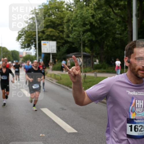 29.06.2025 - hella hamburg halbmarathon Yannick Fuchs http://msf.ph/oto/8278590 29.06.2025 10:37:19 20KM 1353, 1675, 1735, 2653, 4229, 4235, 5011, 5124, 5477, 7035, 7448, 7734, 7865, 9364, 9371, 9534, 9833, 10216, 10469, 11907, 12839, 13746, 14226, 14447, 14560, 14813, 15255, 15297, 15301, 15328, 15535, 15851, 16295, 16333, 16677, 17000, 17177, 17733, 17911, 18004, 18275, 18304, 18632, 18659, 18680, 18987 meine-sportfotos.de