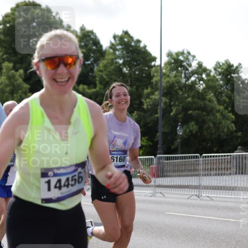 29.06.2025 - hella hamburg halbmarathon Jannik Wohlers http://msf.ph/oto/8278605 29.06.2025 10:02:29 Lombardsbrücke 1482, 2810, 3630, 3919, 4204, 4613, 4665, 4904, 5734, 6217, 6752, 6815, 6997, 8481, 8483, 8614, 8624, 9006, 10128, 11250, 11935, 11968, 12422, 12908, 13184, 14224, 14456, 15217, 15698, 15834, 15963, 16160, 16233, 16237, 16654, 16824, 17757, 18359, 18827 meine-sportfotos.de