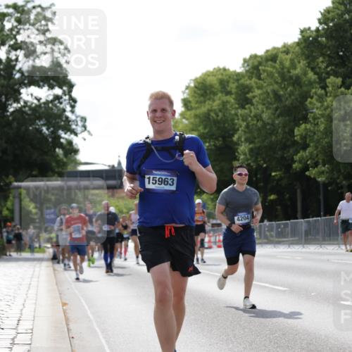 29.06.2025 - hella hamburg halbmarathon Jannik Wohlers http://msf.ph/oto/8278609 29.06.2025 10:02:29 Lombardsbrücke 1482, 2810, 3630, 3919, 4204, 4613, 4665, 4904, 5734, 6217, 6752, 6815, 6997, 8481, 8483, 8614, 8624, 9006, 10128, 11250, 11935, 11968, 12422, 12908, 13184, 14224, 14456, 15217, 15698, 15834, 15963, 16160, 16233, 16237, 16654, 16824, 17757, 18359, 18827 meine-sportfotos.de
