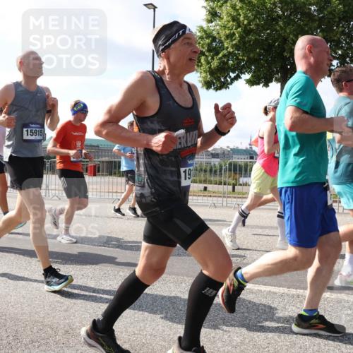 29.06.2025 - hella hamburg halbmarathon Lena Gebhardt http://msf.ph/oto/8278620 29.06.2025 09:57:59 Lombardsbrücke 2397, 15915, 19, 1034, 1094, 1179, 1190, 1193, 1258, 1320, 1321, 1335, 1422, 1563, 1870, 2070, 2138, 2397, 2417, 2444, 2448, 2488, 2612, 2636, 2711, 2946, 3058, 3091, 3096, 3114, 3251, 3999, 4261, 4379, 4814, 5024, 5032, 5093, 5305, 5633, 5672, 5775, 5820, 5907, 6164, 6355, 6356, 6374, 6569, 6580, 6585, 6628, 6754, 6776, 7065, 7134, 7397, 7409, 7478, 7509, 7594, 7646, 7724, 7896, 7930, 7932, 7952, 7973, 7976, 8508 meine-sportfotos.de
